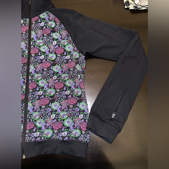 Lululemon Long Sleeved Jacket Size 10 - Picture 2 of 11